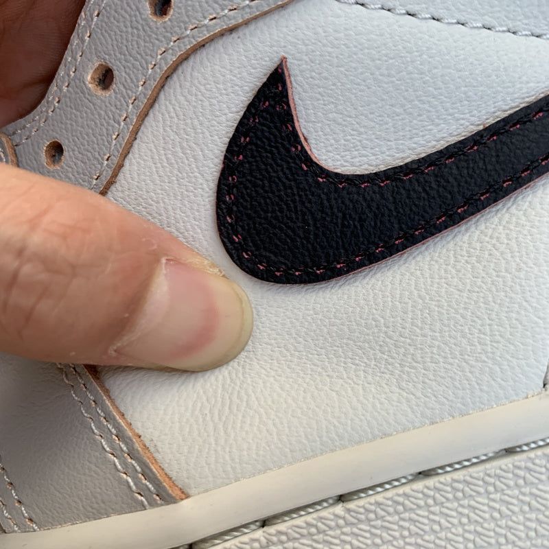 NIKE AIR JORDAN 1