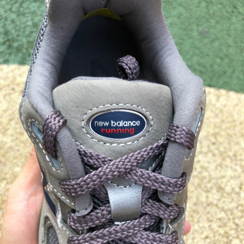 NEW BALANCE 2002R