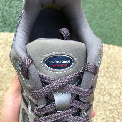 NEW BALANCE 2002R