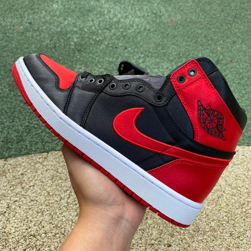 NIKE AIR JORDAN 1