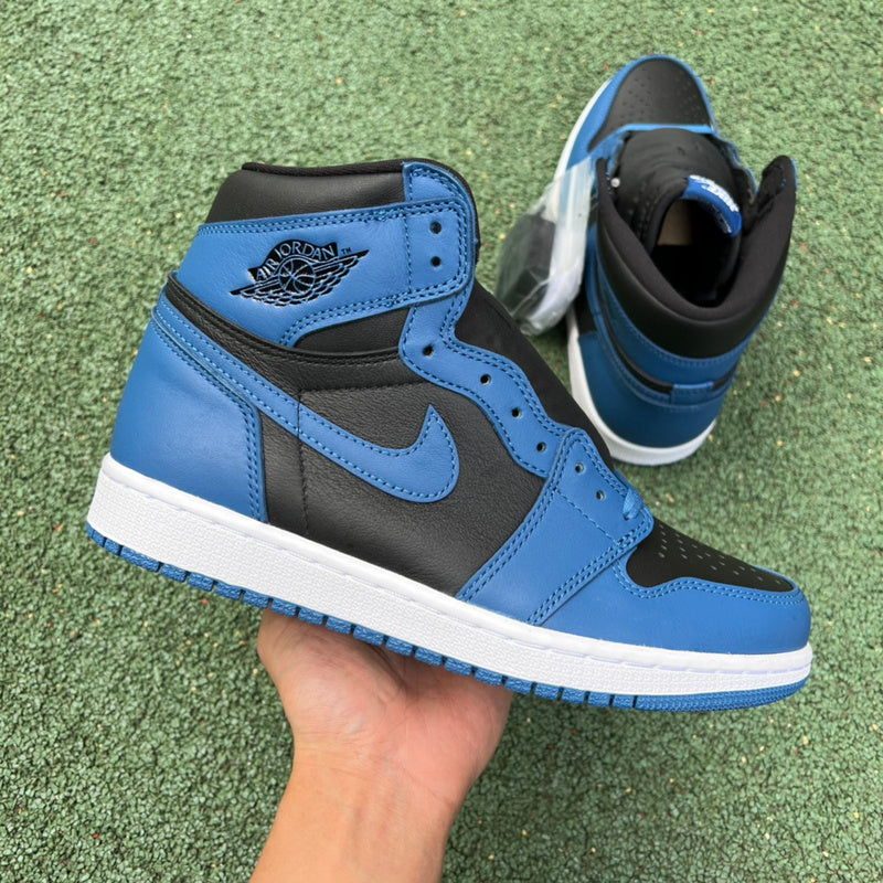NIKE AIR JORDAN 1