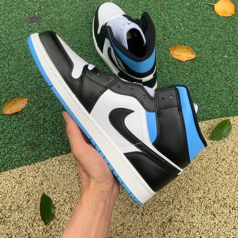 NIKE AIR JORDAN 1