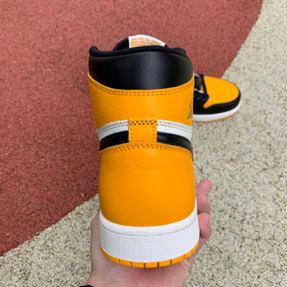 NIKE AIR JORDAN 1