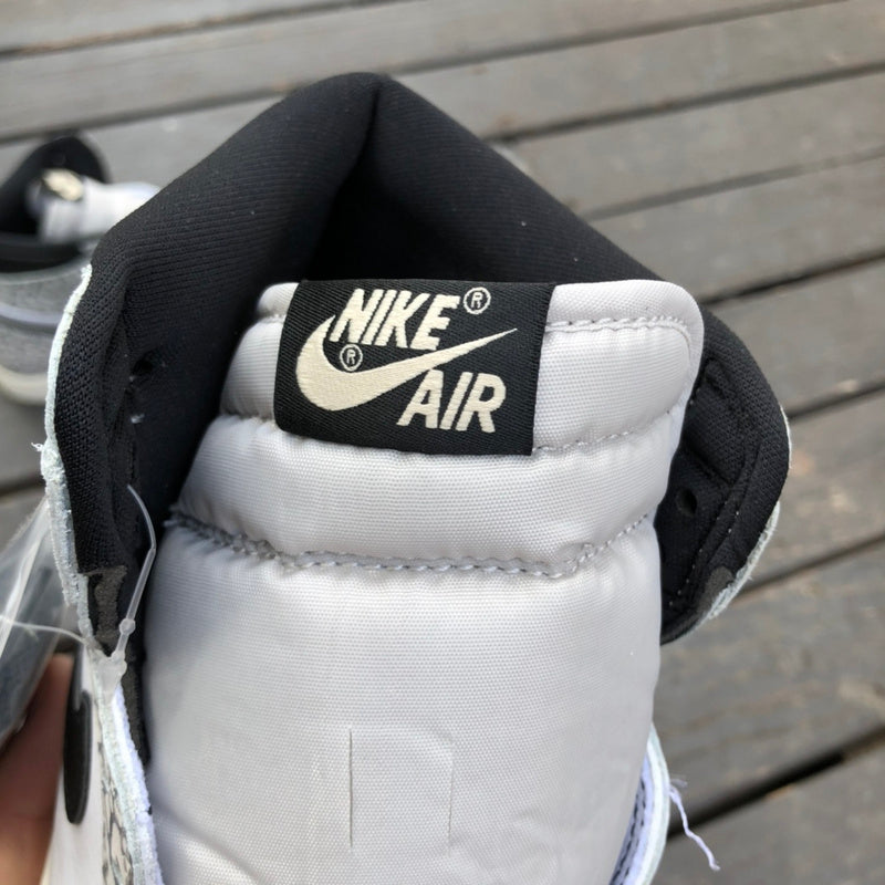 NIKE AIR JORDAN 1