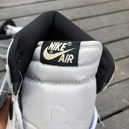 NIKE AIR JORDAN 1