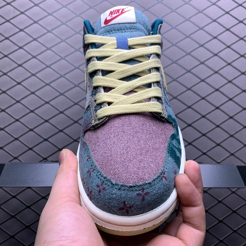 NIKE DUNK LOW