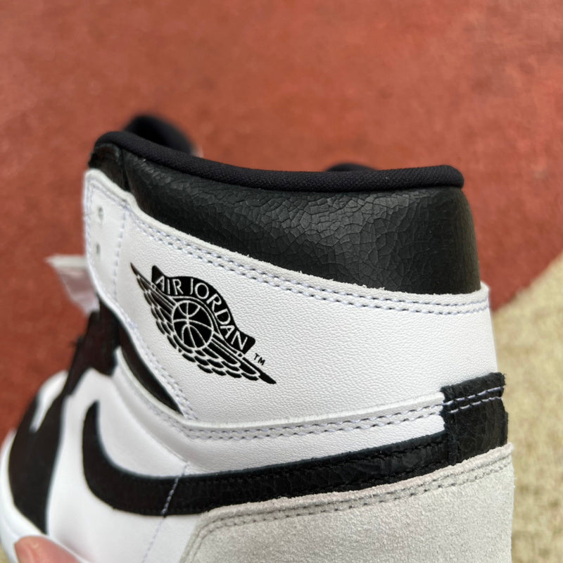 NIKE AIR JORDAN 1