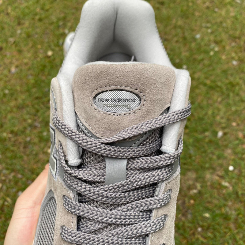 NEW BALANCE 2002R
