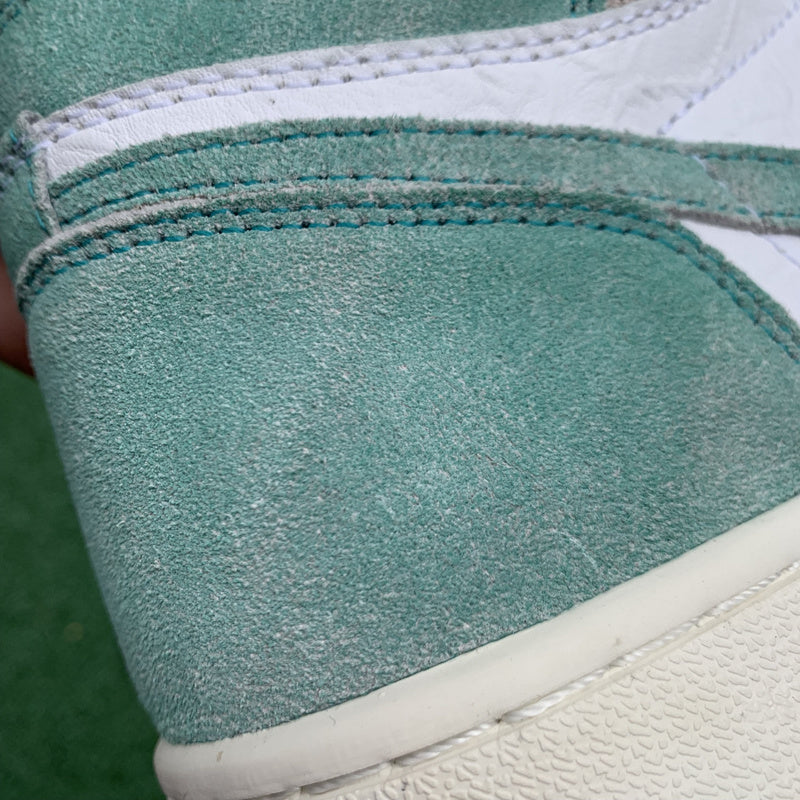 NIKE AIR JORDAN 1