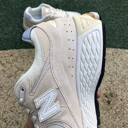 NEW BALANCE 2002R