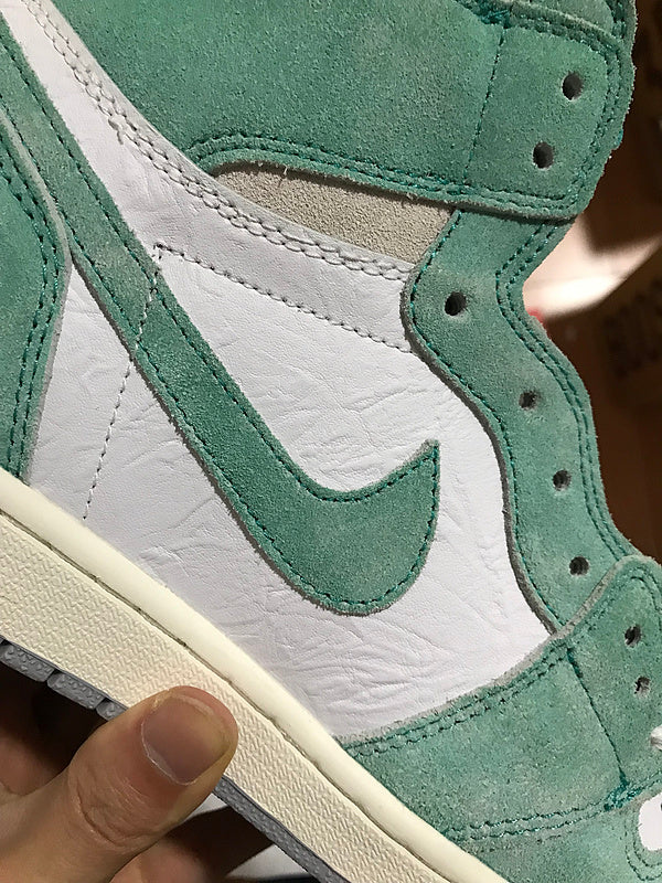 NIKE AIR JORDAN 1