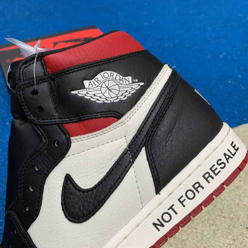 NIKE AIR JORDAN 1