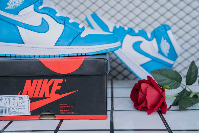 NIKE AIR JORDAN 1