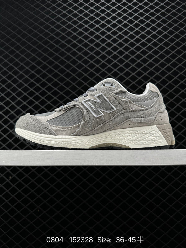 NEW BALANCE 2002R