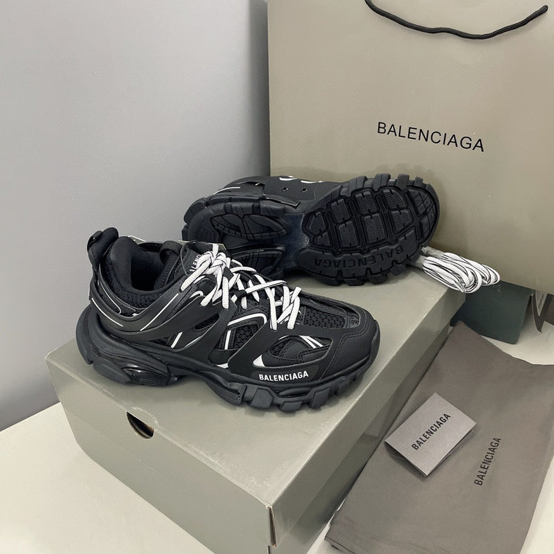 BALENCIAGA