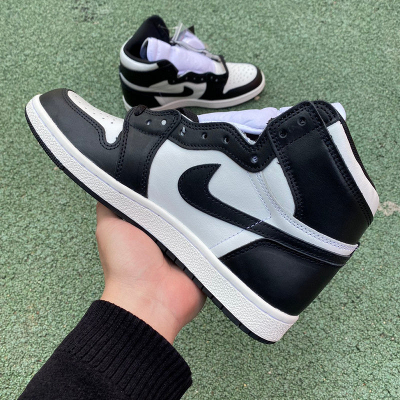 NIKE AIR JORDAN 1