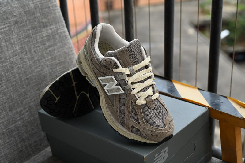 NEW BALANCE 1906R