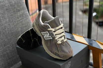 NEW BALANCE 1906R