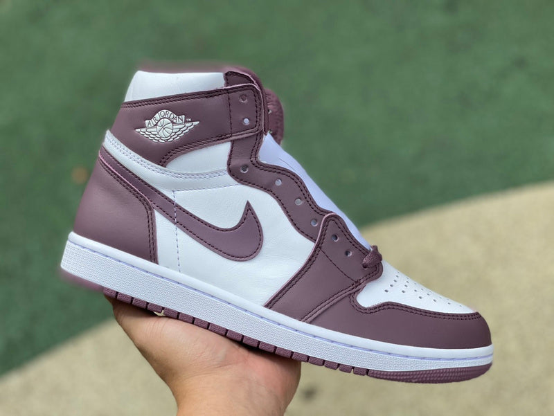 NIKE AIR JORDAN 1