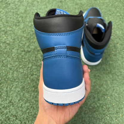 NIKE AIR JORDAN 1