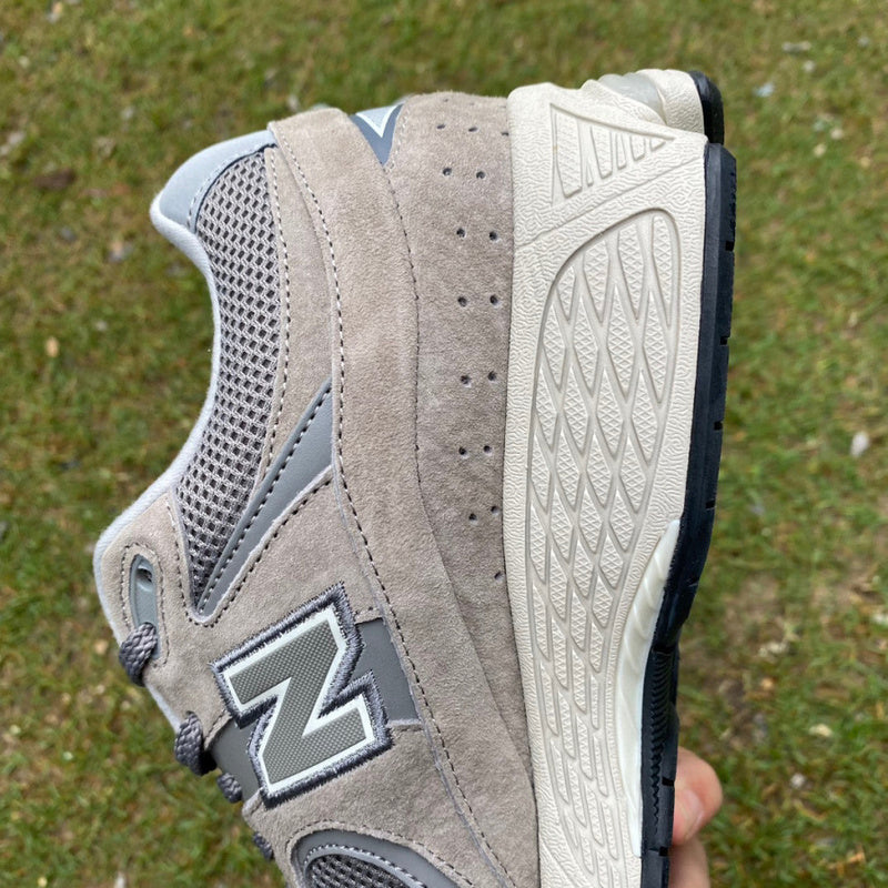 NEW BALANCE 2002R