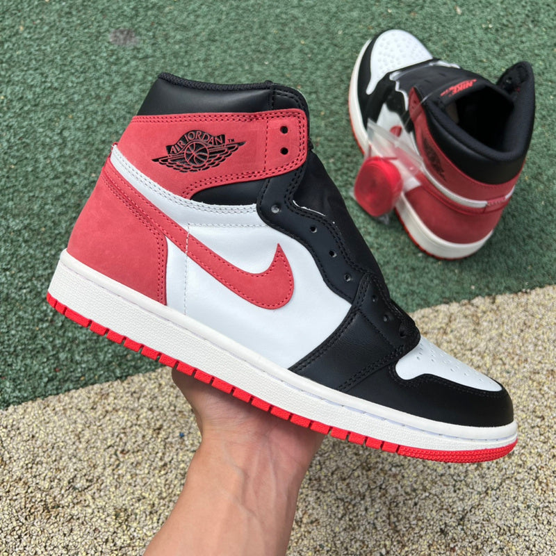 NIKE AIR JORDAN 1