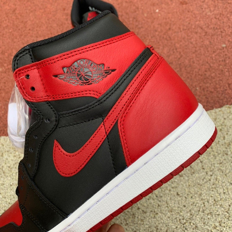 NIKE AIR JORDAN 1