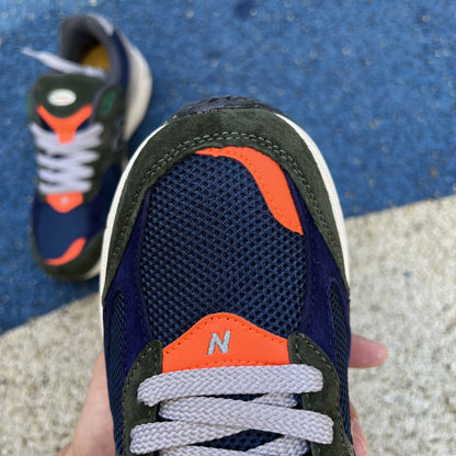 NEW BALANCE 2002R