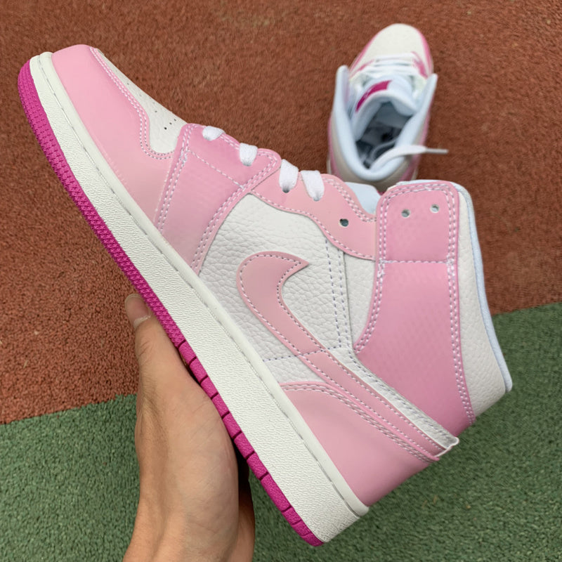 NIKE AIR JORDAN 1