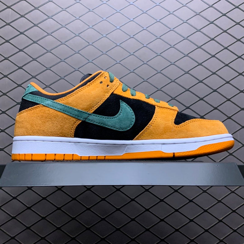 NIKE DUNK LOW