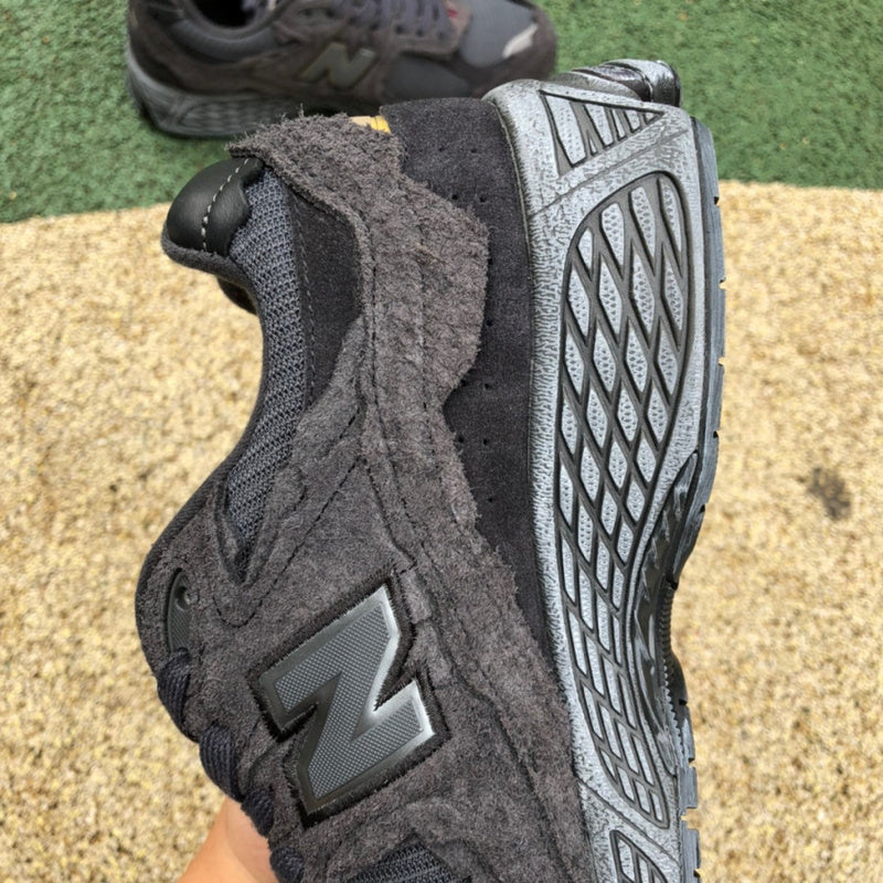 NEW BALANCE 2002R