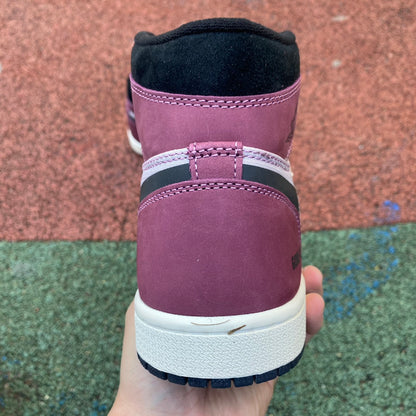 NIKE AIR JORDAN 1