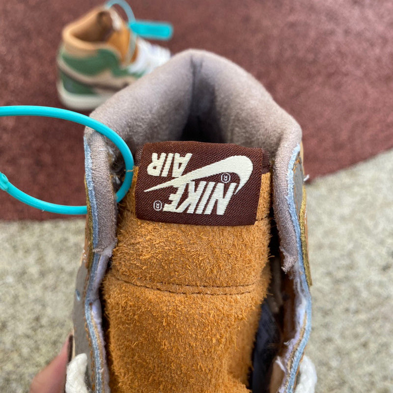 NIKE AIR JORDAN 1