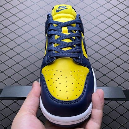 NIKE DUNK LOW