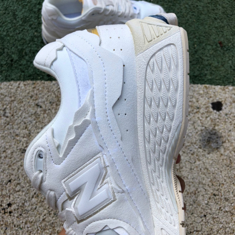 NEW BALANCE 2002R
