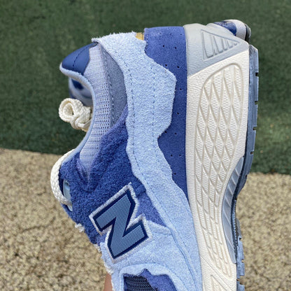 NEW BALANCE 2002R