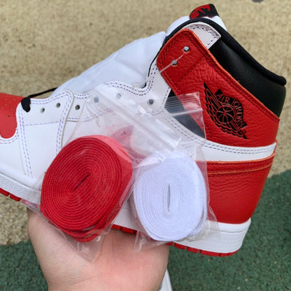 NIKE AIR JORDAN 1