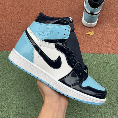 NIKE AIR JORDAN 1