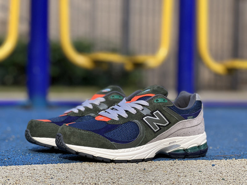 NEW BALANCE 2002R