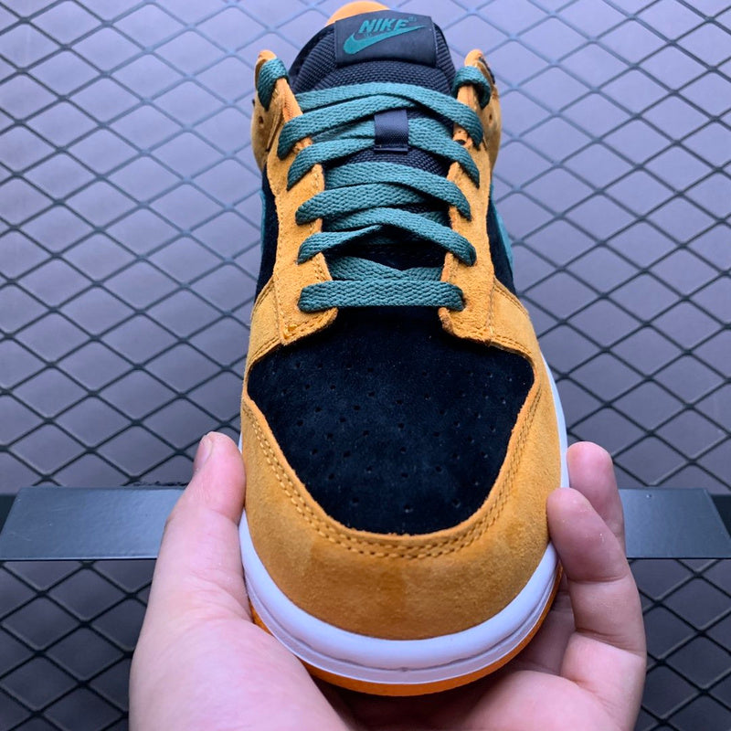 NIKE DUNK LOW