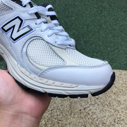 NEW BALANCE 2002R