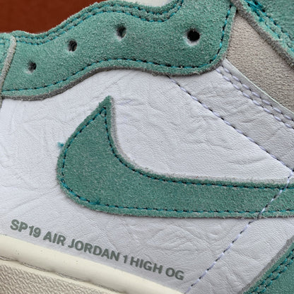 NIKE AIR JORDAN 1