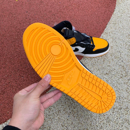 NIKE AIR JORDAN 1
