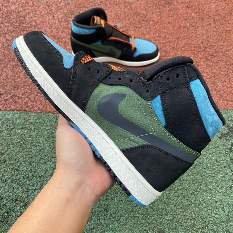 NIKE AIR JORDAN 1