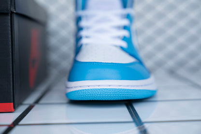 NIKE AIR JORDAN 1
