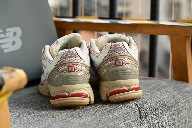 NEW BALANCE 1906R