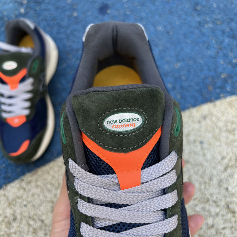 NEW BALANCE 2002R