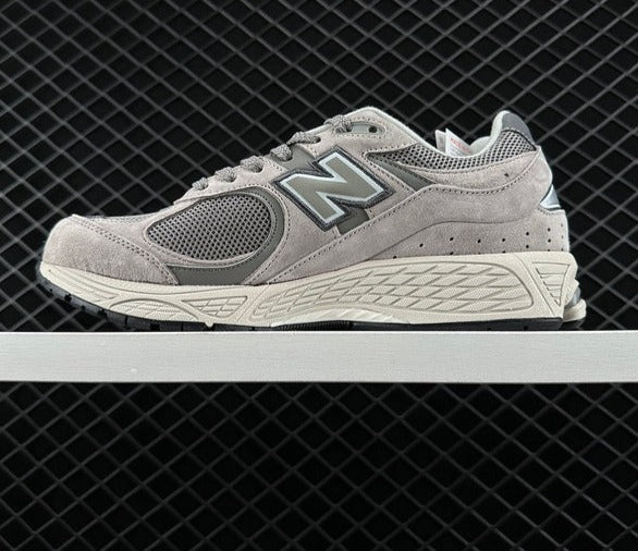 NEW BALANCE 2002R