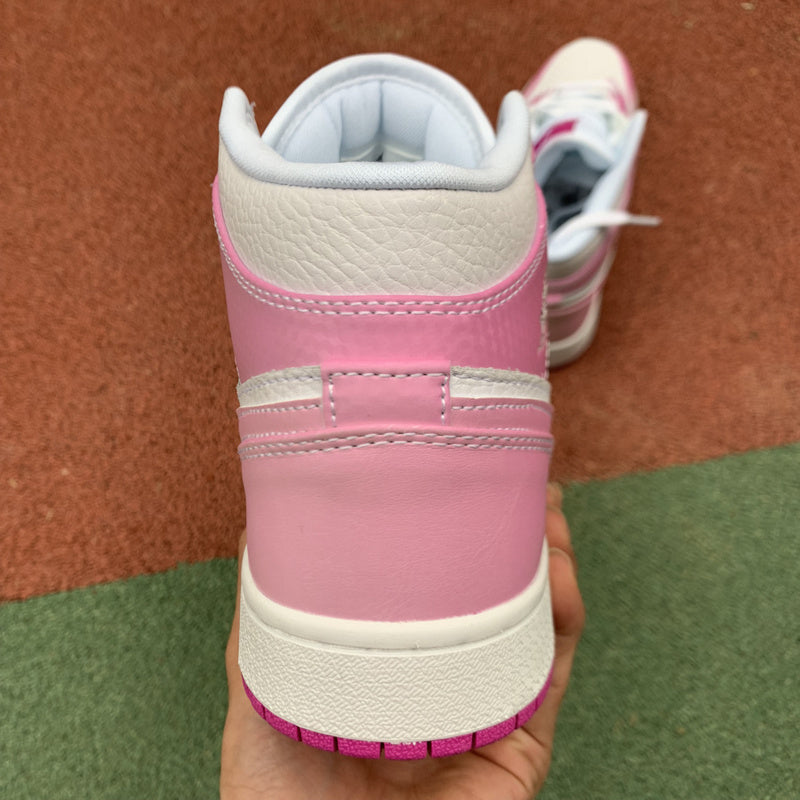 NIKE AIR JORDAN 1