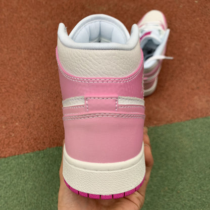 NIKE AIR JORDAN 1